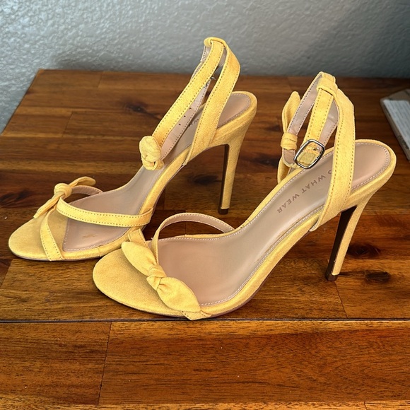 EUC size 7 — yellow faux suede strap heels, bows, - Picture 3 of 5